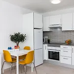 Homeforguest Modern And Recently Renovated In Arona דירה *