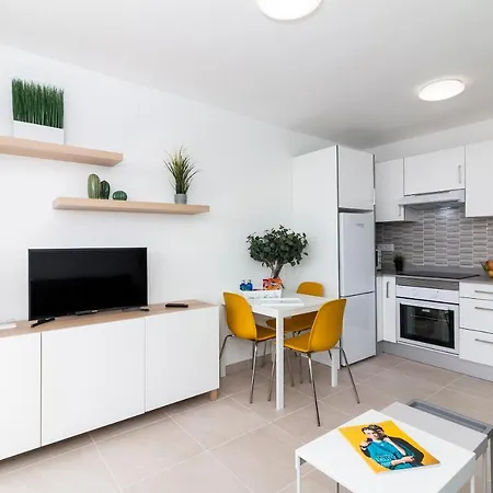 Homeforguest Modern And Recently Renovated In Arona * 아로나