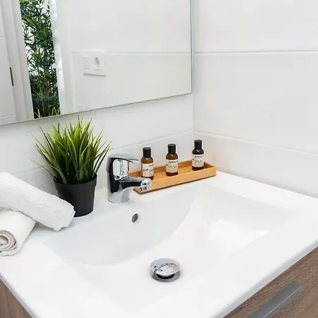 아파트 Homeforguest Modern And Recently Renovated In Arona *
