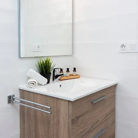 Homeforguest Modern And Recently Renovated In Arona 아로나