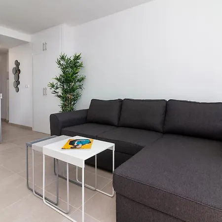 Homeforguest Modern And Recently Renovated In Arona * 아로나