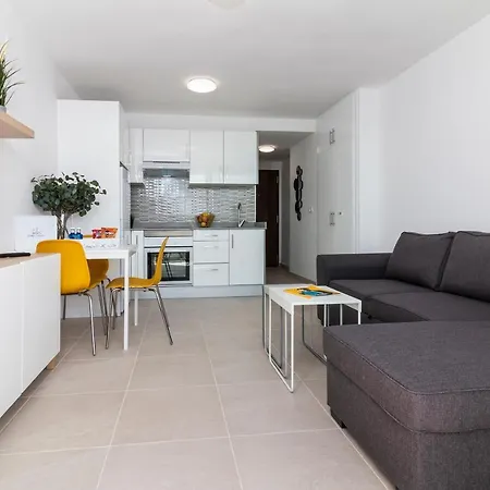 아파트 Homeforguest Modern And Recently Renovated In Arona *