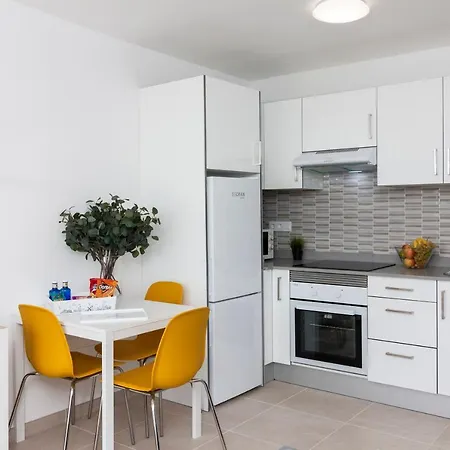 Homeforguest Modern And Recently Renovated In Arona Apartamento *